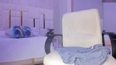 Snapshot of _tinyrousse_ chatting on September 25, 7:23 pm Rousse online show from September 25, 7:23 pm