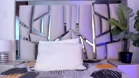 _valeria_saenz_ online show from November 3, 2:48 am