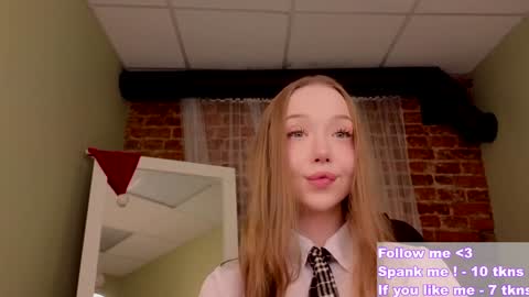 Snapshot of _violet_mills_ chatting on December 27, 11:21 pm Violet online show from December 27, 11:21 pm