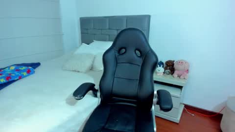 INSTAGRAM pinzon viviana online show from March 15, 2:02 am