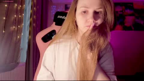 Snapshot of _witch__ chatting on February 11, 7:33 am Enni online show from February 11, 7:33 am