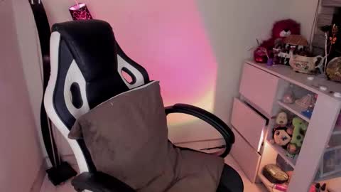 _zathara_ online show from January 14, 7:57 am