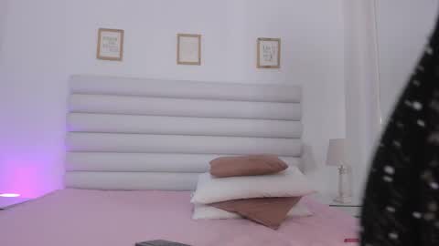 Snapshot of abbey_walker chatting on September 12, 2:12 am abbey_walker online show from September 12, 2:12 am