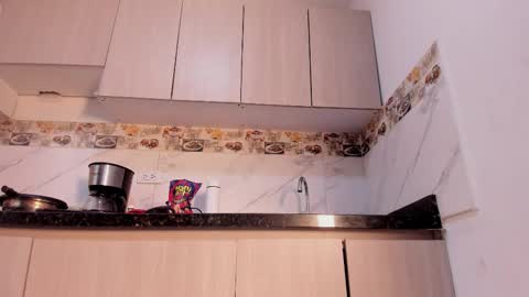 abby_swett1 online show from January 15, 3:40 pm