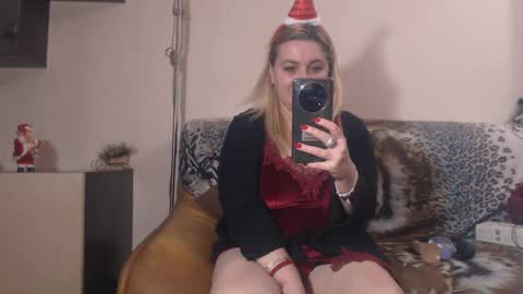 Snapshot of abbydoll4xxx chatting on December 23, 9:27 am abby online show from December 23, 9:27 am