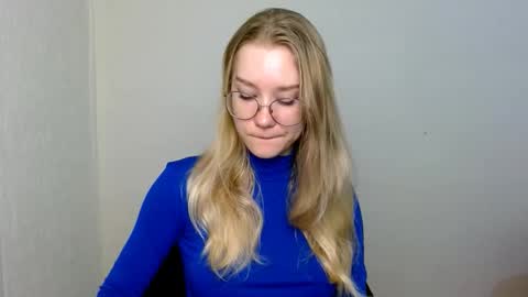 Abby Lovense is active online show from November 26, 9:10 am