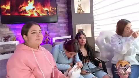 Snapshot of abella_as_ chatting on October 3, 2:55 pm abella_as_ online show from October 3, 2:55 pm