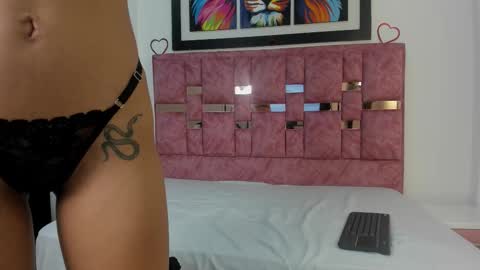 Snapshot of abella_lov chatting on October 11, 12:19 pm abella_lov online show from October 11, 12:19 pm