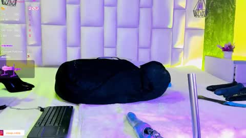 aberachmackay online show from November 20, 11:00 am