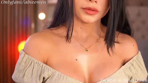 Snapshot of abie_owen chatting on January 19, 8:19 pm abie_owen online show from January 19, 8:19 pm