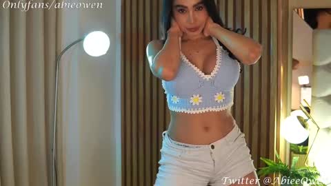 Snapshot of abie_owen chatting on February 23, 9:44 pm abie_owen online show from February 23, 9:44 pm