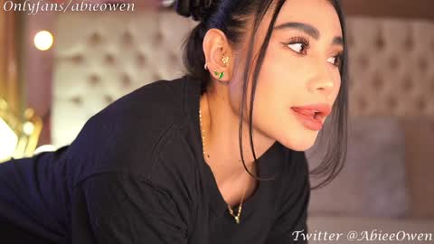 Snapshot of abie_owen chatting on January 22, 8:38 pm abie_owen online show from January 22, 8:38 pm