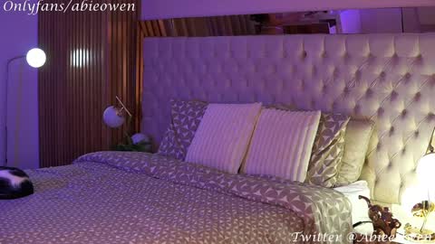 Snapshot of abie_owen chatting on March 10, 9:18 pm abie_owen online show from March 10, 9:18 pm