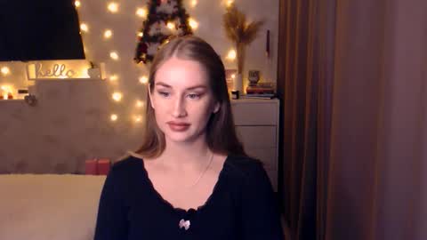 Anna online show from December 18, 8:02 pm