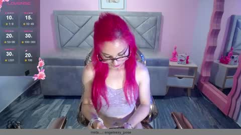 abril_ch_ online show from December 5, 11:22 am