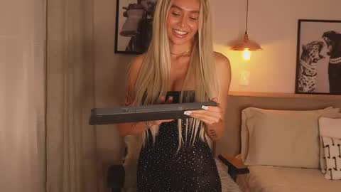 Snapshot of abril_w18 chatting on September 26, 1:47 am My name is Alexa. Please say hello I like to chat with you. If you have requests please use tip online show from September 26, 1:47 am