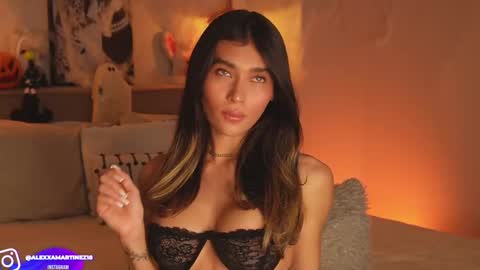 Snapshot of abril_w18 chatting on October 21, 1:20 am My name is Alexa. Please say hello I like to chat with you. If you have requests please use tip online show from October 21, 1:20 am