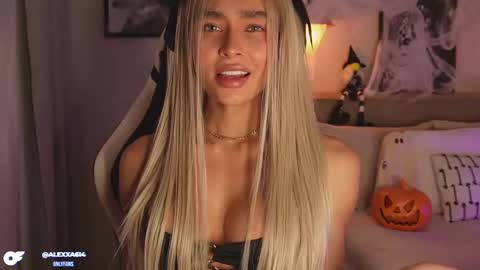 Snapshot of abril_w18 chatting on October 9, 2:05 am My name is Alexa. Please say hello I like to chat with you. If you have requests please use tip online show from October 9, 2:05 am