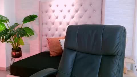 Snapshot of abrill_cute chatting on September 21, 1:37 am abrill_cute online show from September 21, 1:37 am