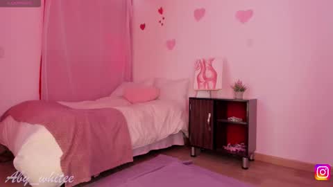 Snapshot of aby_whitee chatting on September 14, 12:36 pm Aby online show from September 14, 12:36 pm