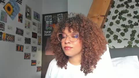 Snapshot of ada_gales_ chatting on December 18, 10:24 pm  Isa  online show from December 18, 10:24 pm