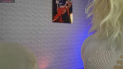 Snapshot of adablue25 chatting on October 7, 1:54 am Ada Blue online show from October 7, 1:54 am