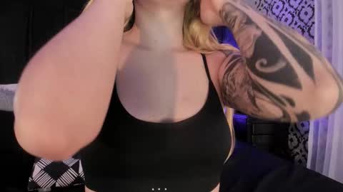 Ade  online show from December 2, 8:11 pm