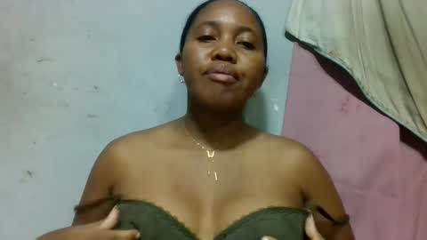 adelealy online show from June 2, 1:39 am
