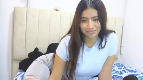 adellein foxx online show from July 14, 2:01 am