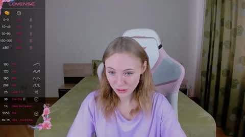 Snapshot of adelina_cowell chatting on March 9, 7:34 am Adelina online show from March 9, 7:34 am