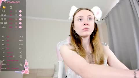 Snapshot of adelina_cowell chatting on September 13, 11:29 am Adelina online show from September 13, 11:29 am