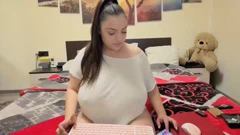 Adellineee online show from February 2, 9:58 pm