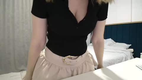 Adellyn online show from April 13, 5:03 pm