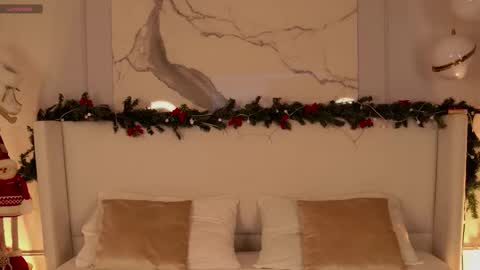 adoracortes online show from December 20, 5:11 am