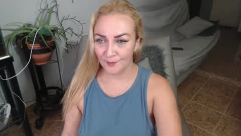 Adriana Paredes  online show from January 29, 9:50 pm