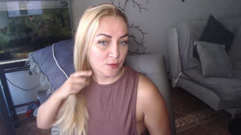 Adriana Paredes  online show from January 28, 12:43 pm