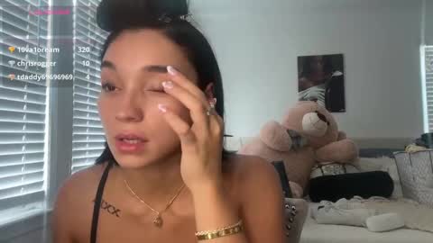 Snapshot of adriannarodriguez chatting on September 13, 7:33 pm Adrianna  online show from September 13, 7:33 pm