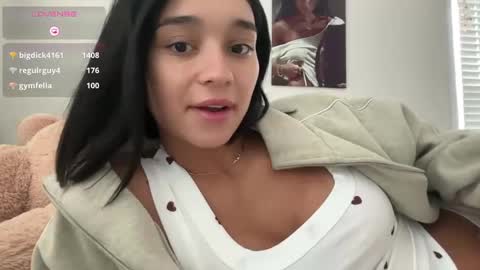 Snapshot of adriannarodriguez chatting on October 13, 5:15 pm Adrianna  online show from October 13, 5:15 pm