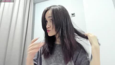Snapshot of ae_nie chatting on January 17, 12:21 pm Aenie online show from January 17, 12:21 pm
