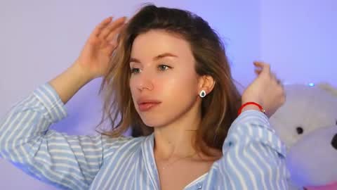 Aelia online show from March 3, 6:25 pm