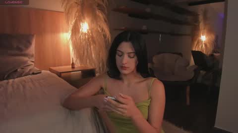 Snapshot of afrodita__25 chatting on March 1, 9:48 pm Emma online show from March 1, 9:48 pm