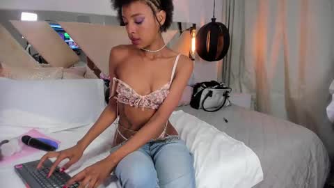 Snapshot of afroditagreenn chatting on February 26, 11:59 pm Afrodita online show from February 26, 11:59 pm