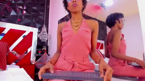 Snapshot of afroditagreenn chatting on October 7, 12:31 pm Afrodita online show from October 7, 12:31 pm