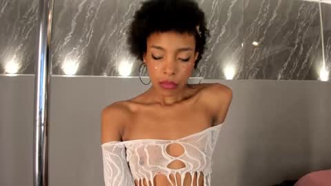 Snapshot of afroditagreenn chatting on February 24, 7:31 am Afrodita online show from February 24, 7:31 am