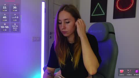 Snapshot of agelina_summer chatting on September 18, 2:04 pm Agelina Lilly Laura online show from September 18, 2:04 pm
