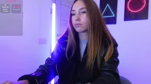 Snapshot of agelina_summer chatting on September 25, 2:49 pm Agelina Lilly Laura online show from September 25, 2:49 pm