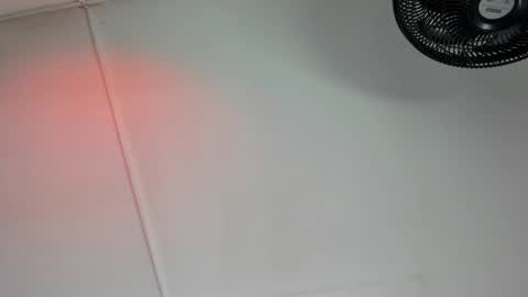 Snapshot of agnes_02 chatting on October 18, 1:36 pm agnes_02 online show from October 18, 1:36 pm