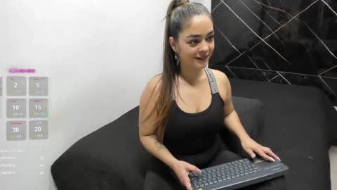 Snapshot of agnes_02 chatting on September 16, 11:51 am agnes_02 online show from September 16, 11:51 am
