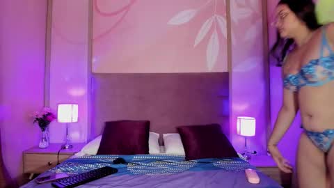 agnesrocuzzo online show from October 4, 5:24 am