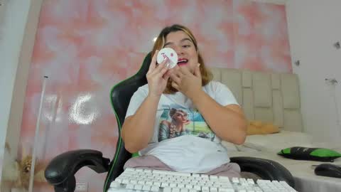 Snapshot of aida_rose chatting on October 7, 12:48 am karoline online show from October 7, 12:48 am